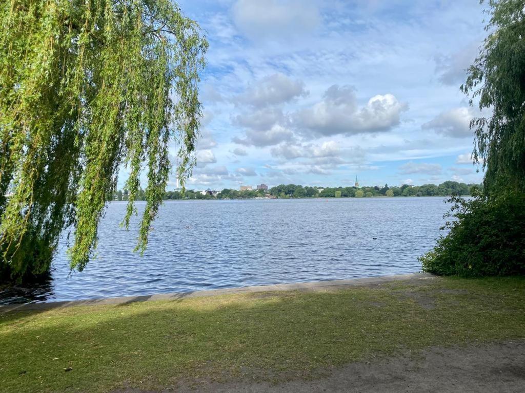 Alster Hamburg - Saniertes Und Mobliertes Apartment Mit Bad Und Kuche Exterior foto