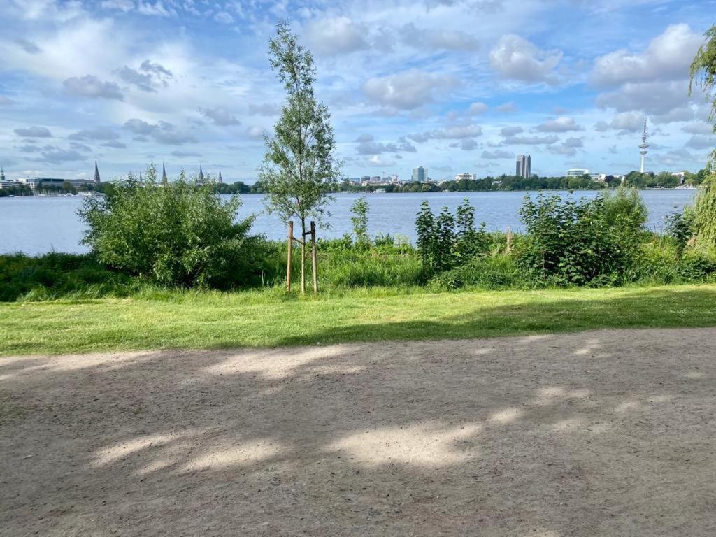 Alster Hamburg - Saniertes Und Mobliertes Apartment Mit Bad Und Kuche Exterior foto